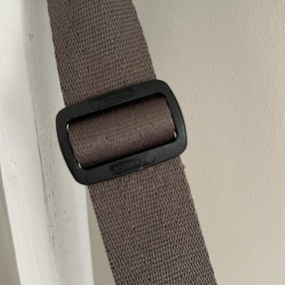 LeSportsac Deluxe Everyday Bag - Picture 7 of 11